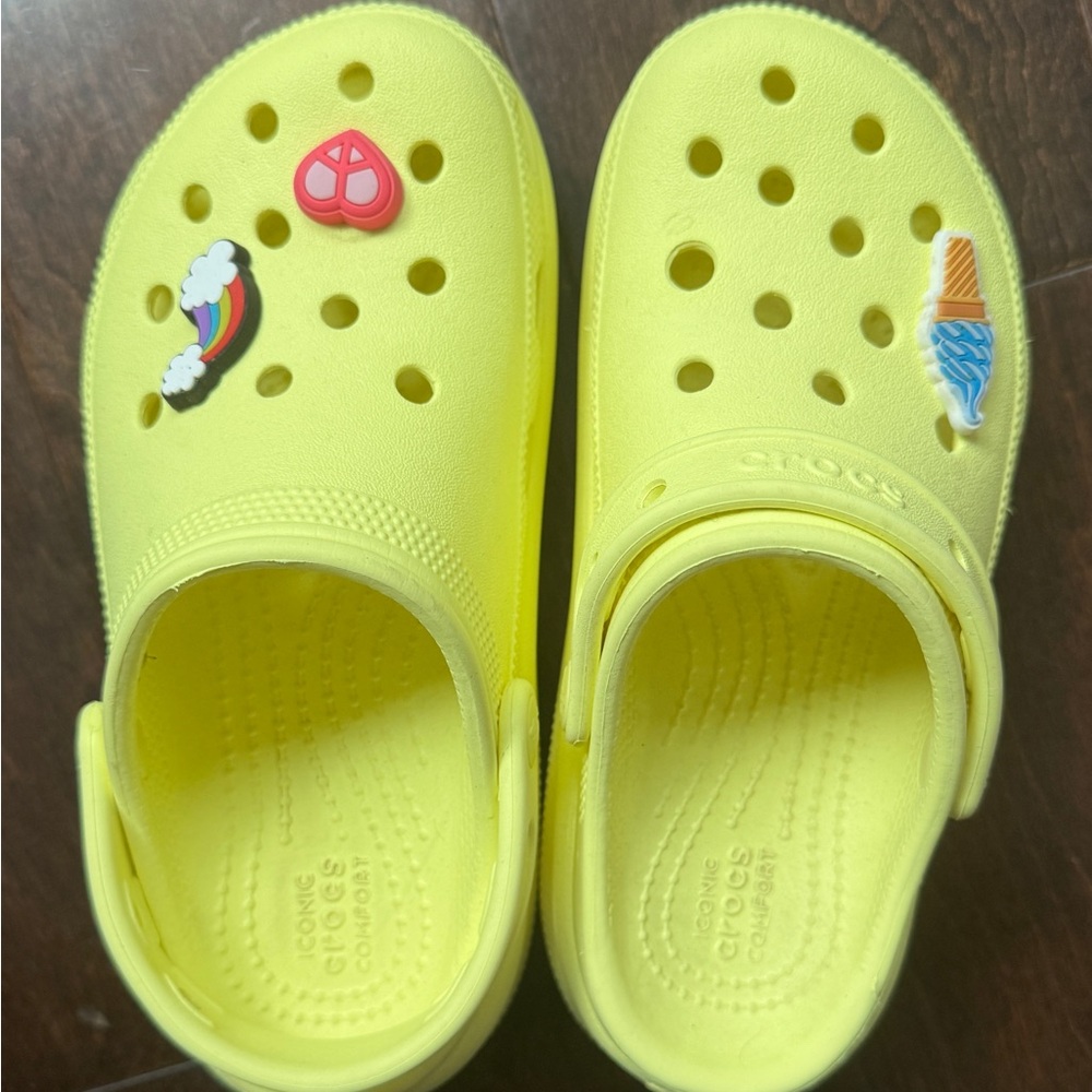 Girls yellow crocs with charms!